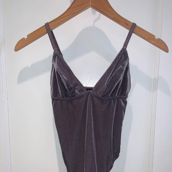 Urban outfitters velvet bodysuit - Picture 1 of 4